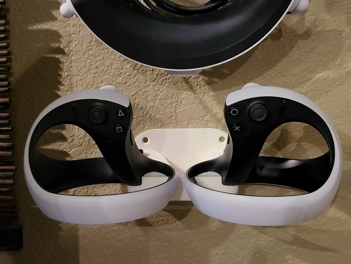 PSVR2 Wall Mount - No Damage Command Strips or Screw Anchor Versions Available.