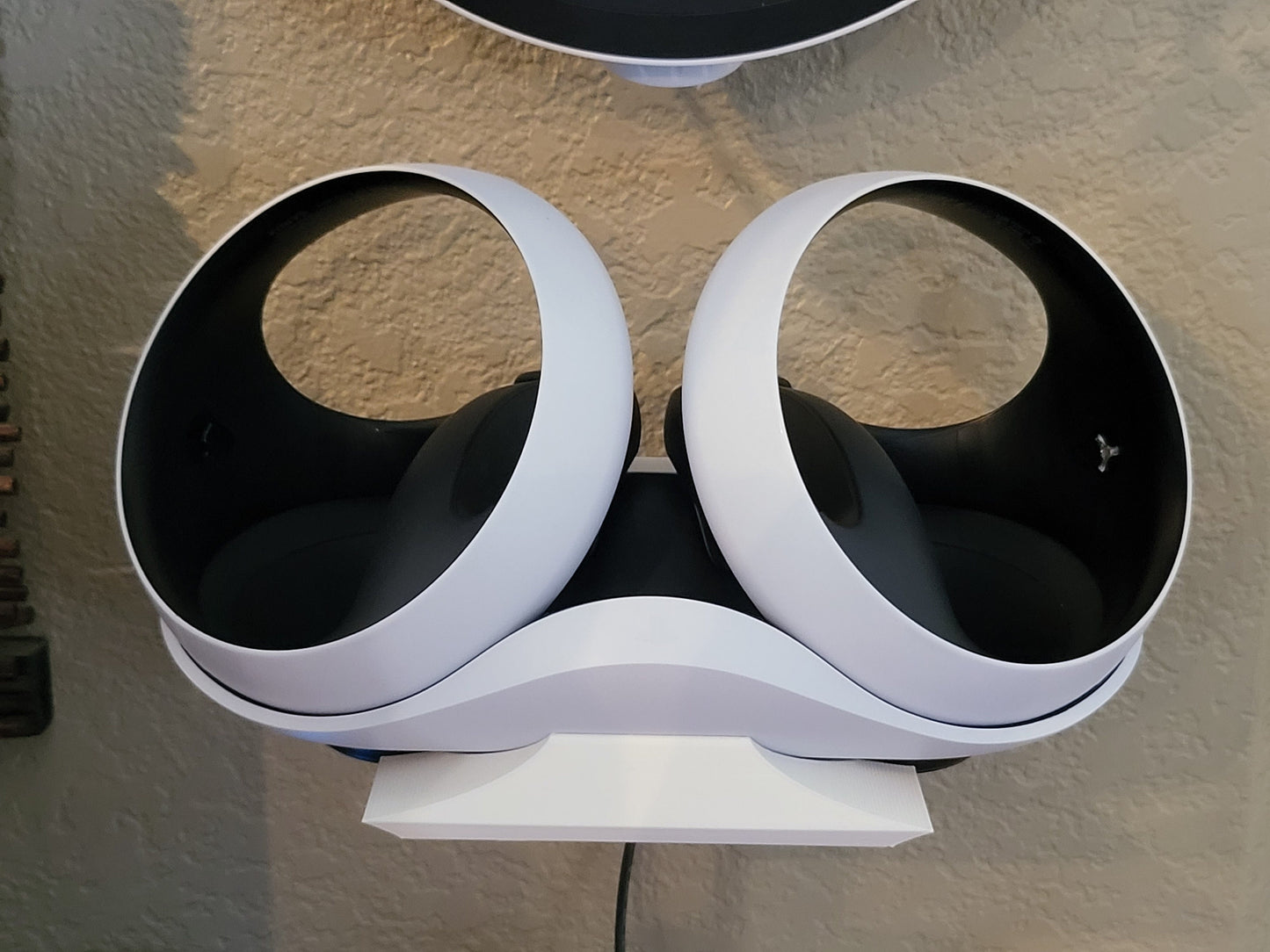 PSVR2 Wall Mount - No Damage Command Strips or Screw Anchor Versions Available.
