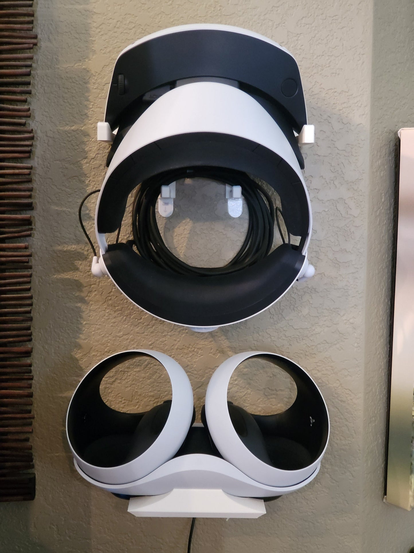 PSVR2 Wall Mount - No Damage Command Strips or Screw Anchor Versions Available.