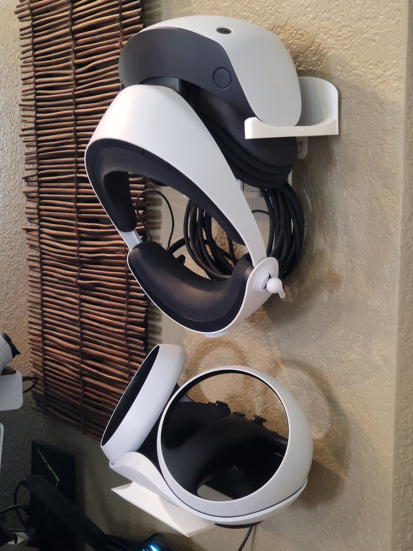 PSVR2 Wall Mount - No Damage Command Strips or Screw Anchor Versions Available.